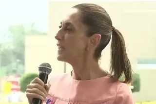 Imagen Trabajadores de salud interrumpen a Sheinbaum con protesta en evento (+Video)