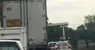 Imagen Tome precauciones, hay cierre parcial de circulación en carretera de Veracruz 
