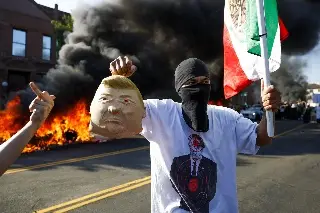 Imagen Al menos 5 taxis autónomos fueron quemados en protestas por redadas en Los Ángeles