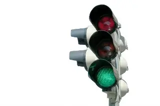 Imagen ¿Sabes qué hacer si el semáforo en luz verde empieza a parpadear?