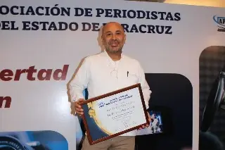 Imagen Reconocen a Paco Morales de XEU, por 35 años de trayectoria periodística 