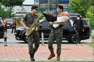 Imagen RM y V de BTS concluyen el servicio militar; se preparan para volver a los escenarios
