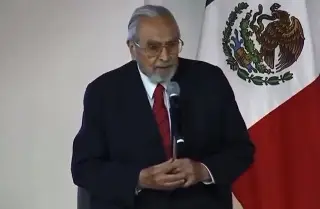 Imagen Bernardo Bátiz es abucheado durante ceremonia en Consejo de la Judicatura