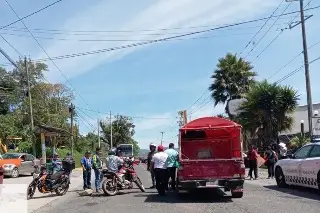 Imagen Con bloqueo en la carretera Fortín-Huatusco exigen justicia para motociclista grave