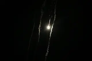 Imagen Irán lanza más misiles contra Israel; sirenas de alerta suenan en Jerusalén 