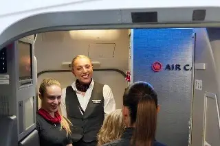 Imagen Aborda Sheinbaum vuelo comercial rumbo a Canadá para ir a Cumbre del G7