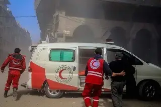 Imagen Bombardeo israelí mata a dos paramédicos de la Media Luna Roja en Teherán