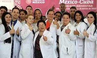 Imagen Revelan que mexicanos han pagado más de 2 mil millones de pesos a médicos cubanos 
