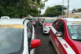 Imagen Taxistas de Veracruz acusan que son asaltados por motociclistas; les sacan la navaja