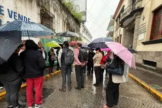 Imagen Xalapa: Toman la Prepa Juárez, exigen mantener en el cargo a director