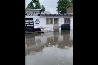 Imagen Inundación en Yáñez tras lluvia de este jueves: 'drenaje está tapado y se reportó antes'
