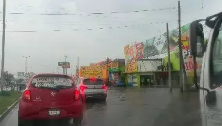 Imagen Inundación en parte de la carretera federal, a la altura de Amapolas (+Video)
