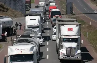 Imagen Transportistas terminan protesta y liberan el paso al relleno sanitario de las Altas Montañas