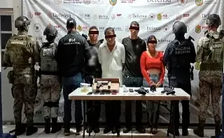 Imagen Caen 4 armas con cargadores, cartuchos, droga y vehículos en Jáltipan, Veracruz
