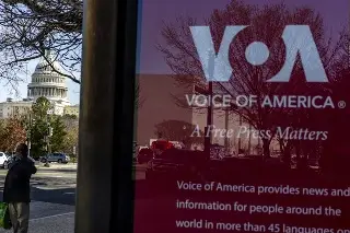 Imagen Trump despide a 600 trabajadores de Voz de América; redobla ataques a medios