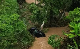 Imagen Fuertes lluvias inundan calles y avenidas en Xalapa; agua arrastra vehículos (+Video)