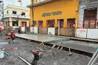 Imagen Empiezan a colar concreto en la Avenida Independencia de Veracruz