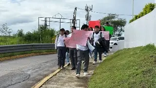 Imagen Xalapa: En riesgo estudiantes de la Normal Suárez Trujillo, exigen reubicar plantel por temor a deslaves