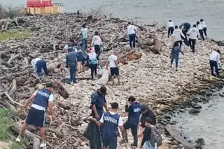 Imagen Concluyen jornada de limpieza de playas y costas de Veracruz