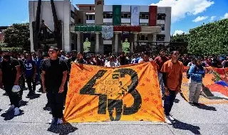 Imagen Suprema Corte ordena a FGR que publique carpeta de investigación del Caso Ayotzinapa armada en gobierno de AMLO