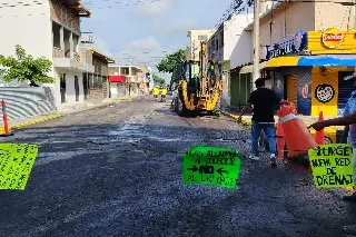Imagen Vecinos bloquean avenida de la colonia Manuel Nieto. Esto 'les afecta' 