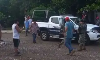 Imagen Pobladores agreden a elementos de la Marina para evitar detención en Omealca, Veracruz