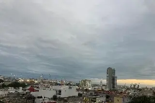 Imagen Cierran puerto a la navegación turística por Disturbio tropical 91L ¿impactaría Veracruz?