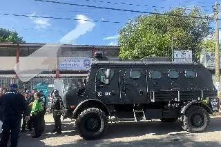 Imagen Un sacerdote, entre 2 rehenes de hombre armado en San Juan de Aragón en CDMX