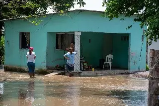 Imagen Se inundan en Tlalixcoyan tras lluvias