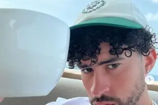 La música de Bad Bunny activa neurotransmisores como placer y euforia, según un estudio