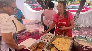Imagen Realizan muestra gastronómica peruana en el atrio de la parroquia de Santa Ana en Boca del Río 