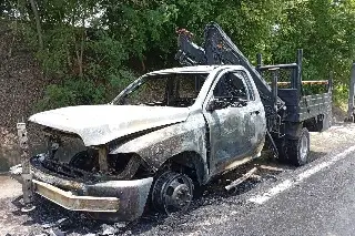 Imagen Grúa se incendió en la autopista México-Tuxpan
