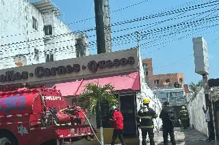 Imagen Se prende chimenea en pollería de Veracruz 