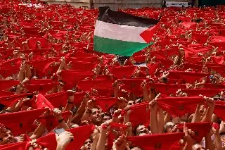 Con el grito de 'Palestina libre', dan inicio las Fiestas de San Fermín en Pamplona, España