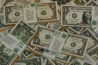 Dólar gana terreno frente al peso, así se cotiza