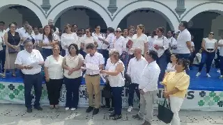 Imagen Maestros se manifiestan en Veracruz; exigen respeto a decreto que emitió Claudia Sheinbaum