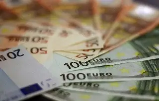 El euro cae por debajo de 1,17 dólares por incertidumbre comercial 