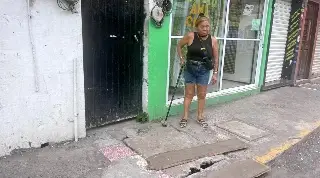 Imagen Piden ayuda para que destapen drenaje en calles del centro de Veracruz 