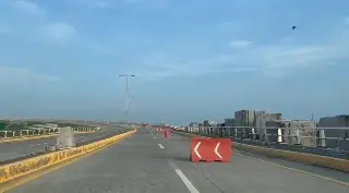 Imagen Hay reducción de carriles en el puente hacia San Juan de Ulúa 