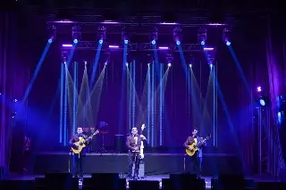 Imagen Noche de tríos durante el Festival del Bolero en Tlacotalpan, Veracruz 
