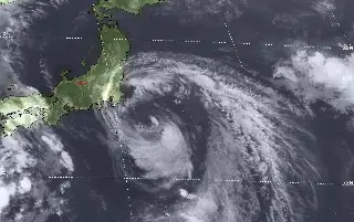 Imagen El tifón Nari se aproxima a Tokio con alerta de deslizamientos de tierra y fuertes vientos