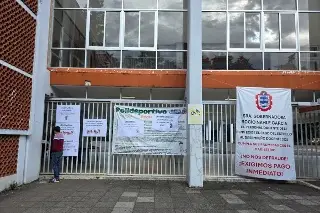 Imagen Docentes de la Normal exigen pago de estímulo al desempeño docente, toman el plantel