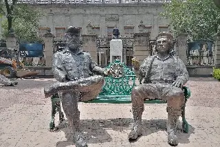 Imagen Retiran la escultura 'Monumento Encuentro', de Fidel Castro y 'Che' Guevara, en CDMX