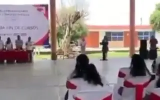 Imagen En discurso de graduación de prepa, alumna denuncia acoso sexual de maestros en Chiapas 