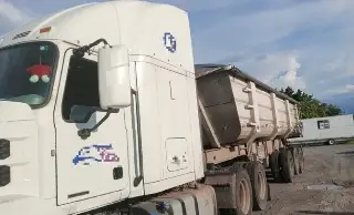 Imagen Desaparece camión asegurado tras robo de 33 toneladas de minerales para extraer oro y plata