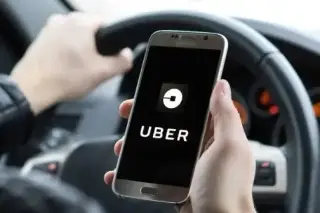 Imagen Sheinbaum rechaza alza de tarifas de Uber a usuarios por reforma laboral