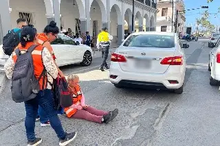 Atropellan a trabajadora de limpia pública en el centro de Veracruz