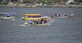 Imagen Embarcaciones de Coatzacoalcos y Villa Allende rinden homenaje a la Virgen del Carmen