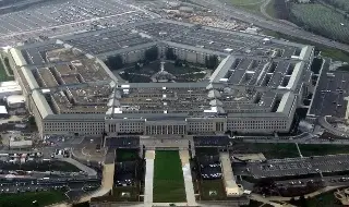 Imagen El Pentágono ve viable encerrar a migrantes en dos bases militares