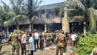 Imagen Mueren 16 personas por avión de fuerza aérea de Bangladesh que se estrelló en universidad (+Video)